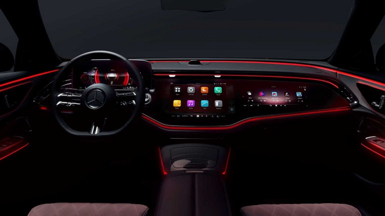 Απίθανο το εσωτερικό της νέας Mercedes E-Class: Με selfie κάμερα, μασάζ και tik tok 